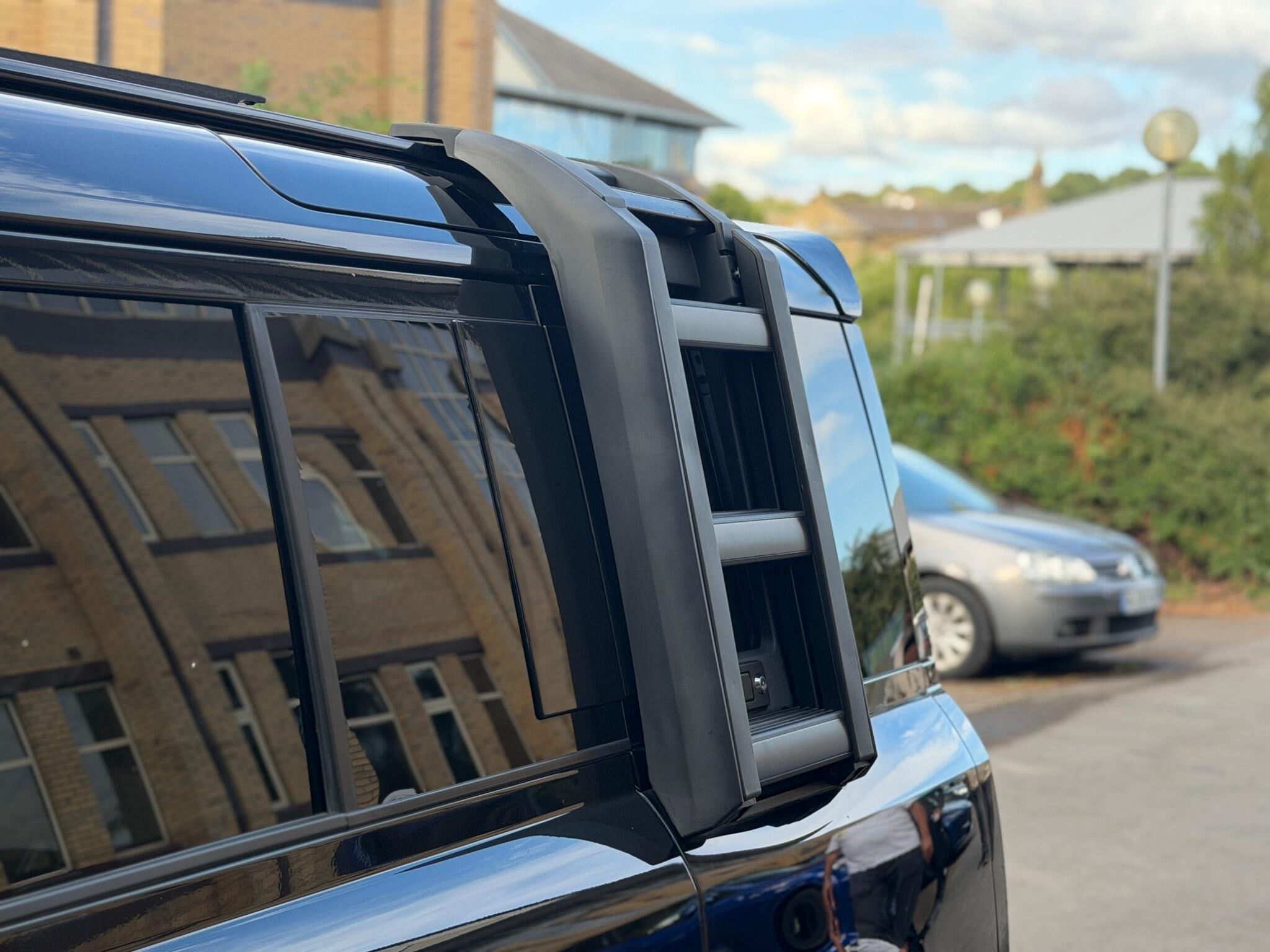 Land Rover Defender 110