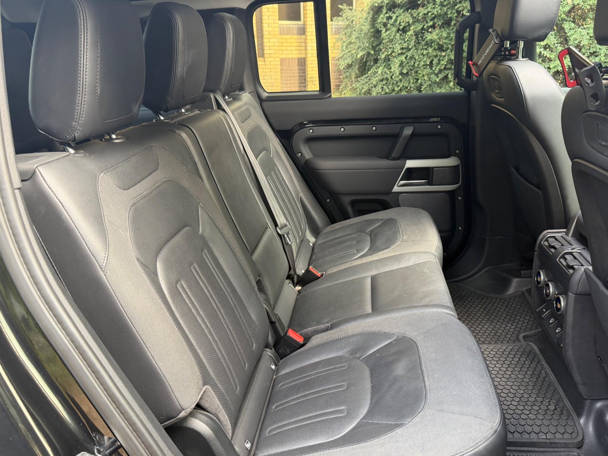 Land Rover Defender 110