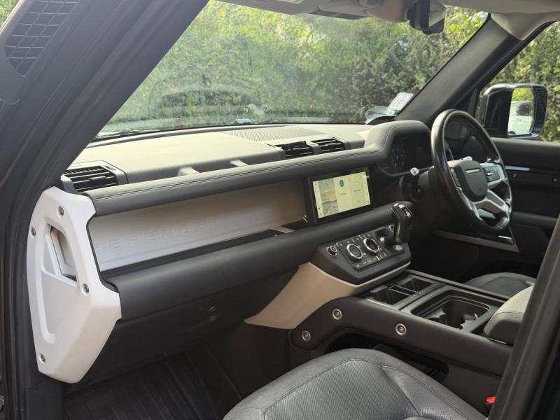 Land Rover Defender 110