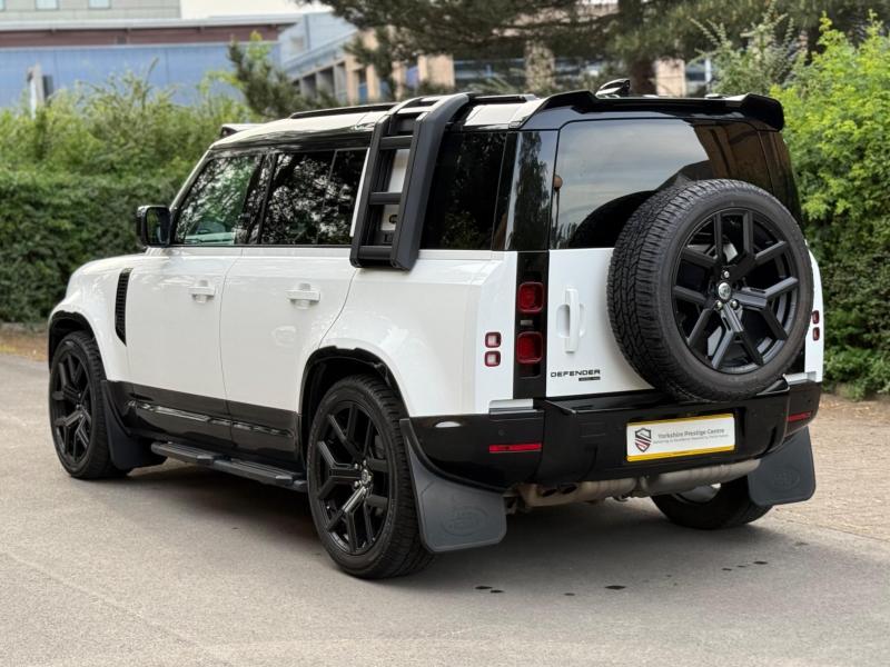 Land Rover Defender 110