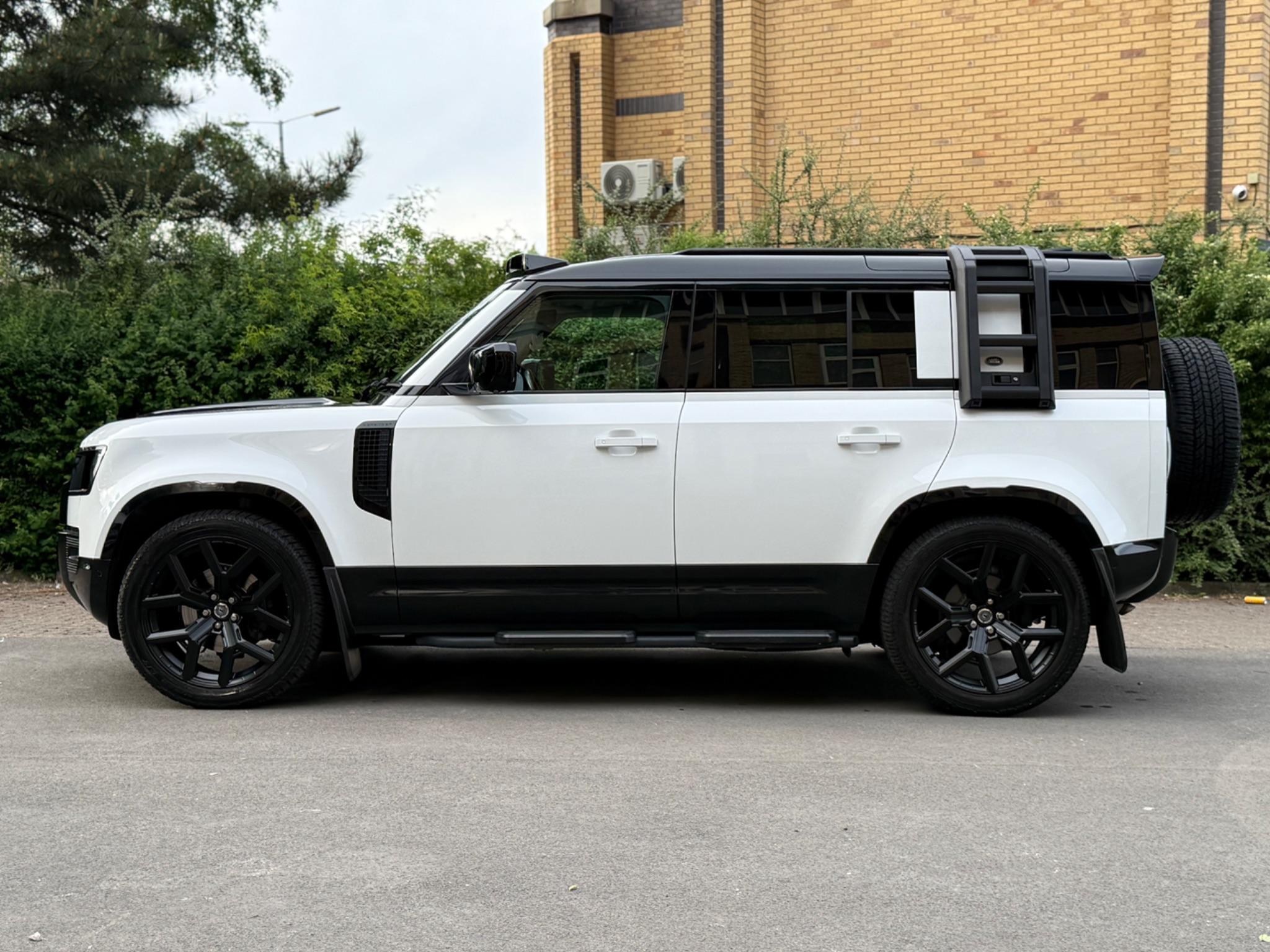 Land Rover Defender 110