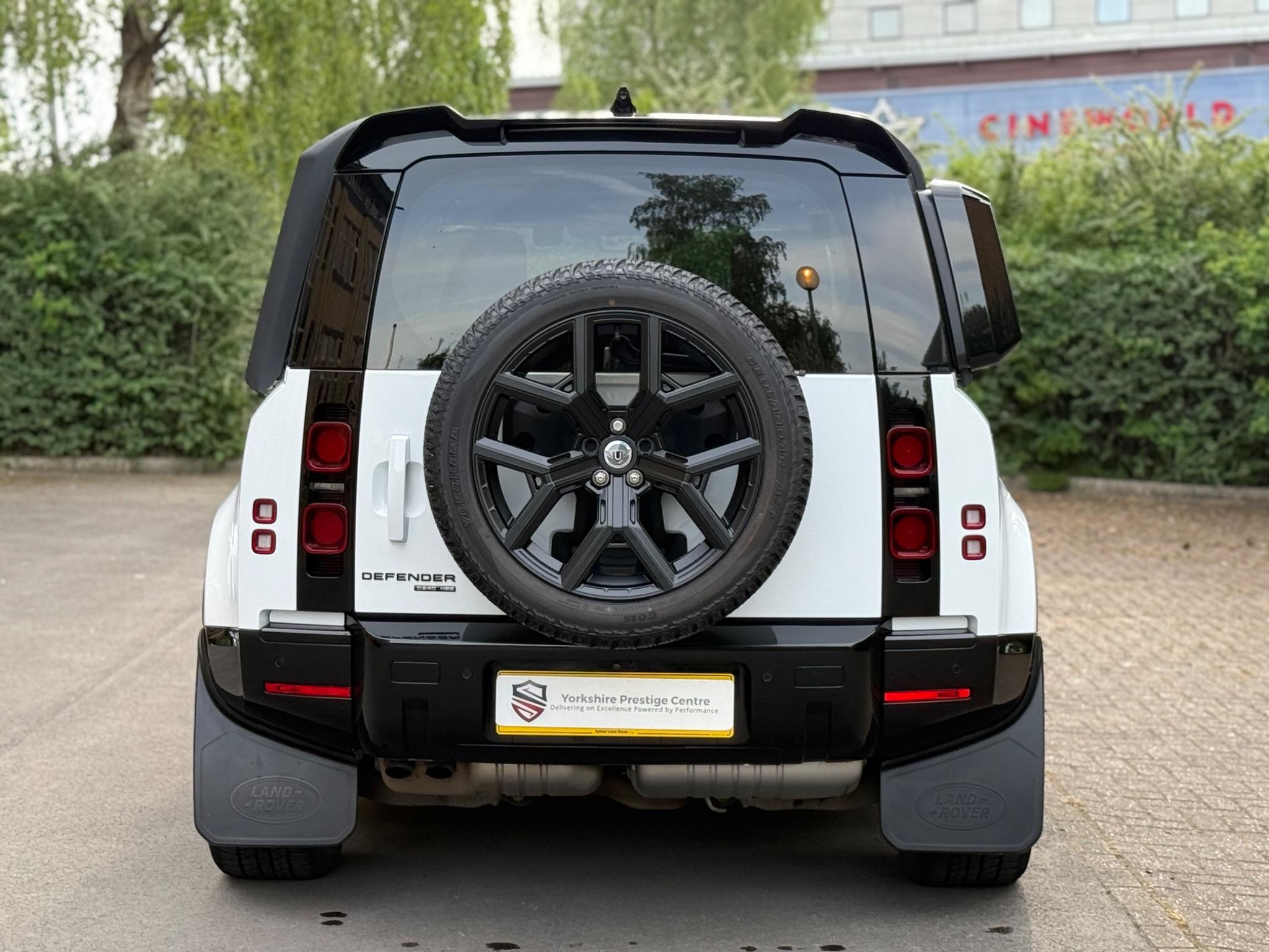 Land Rover Defender 110