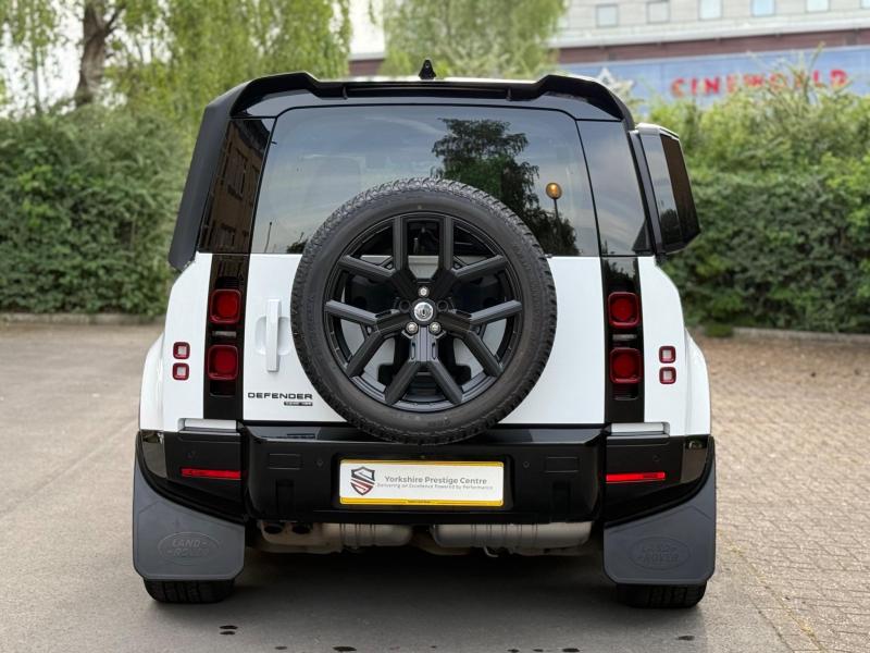 Land Rover Defender 110