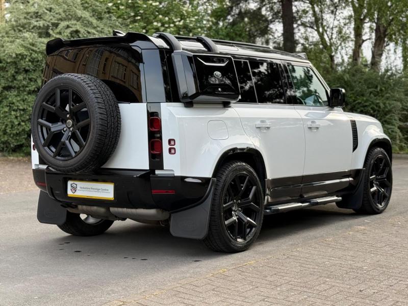 Land Rover Defender 110