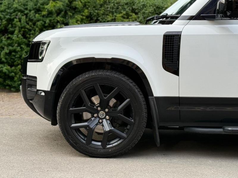 Land Rover Defender 110