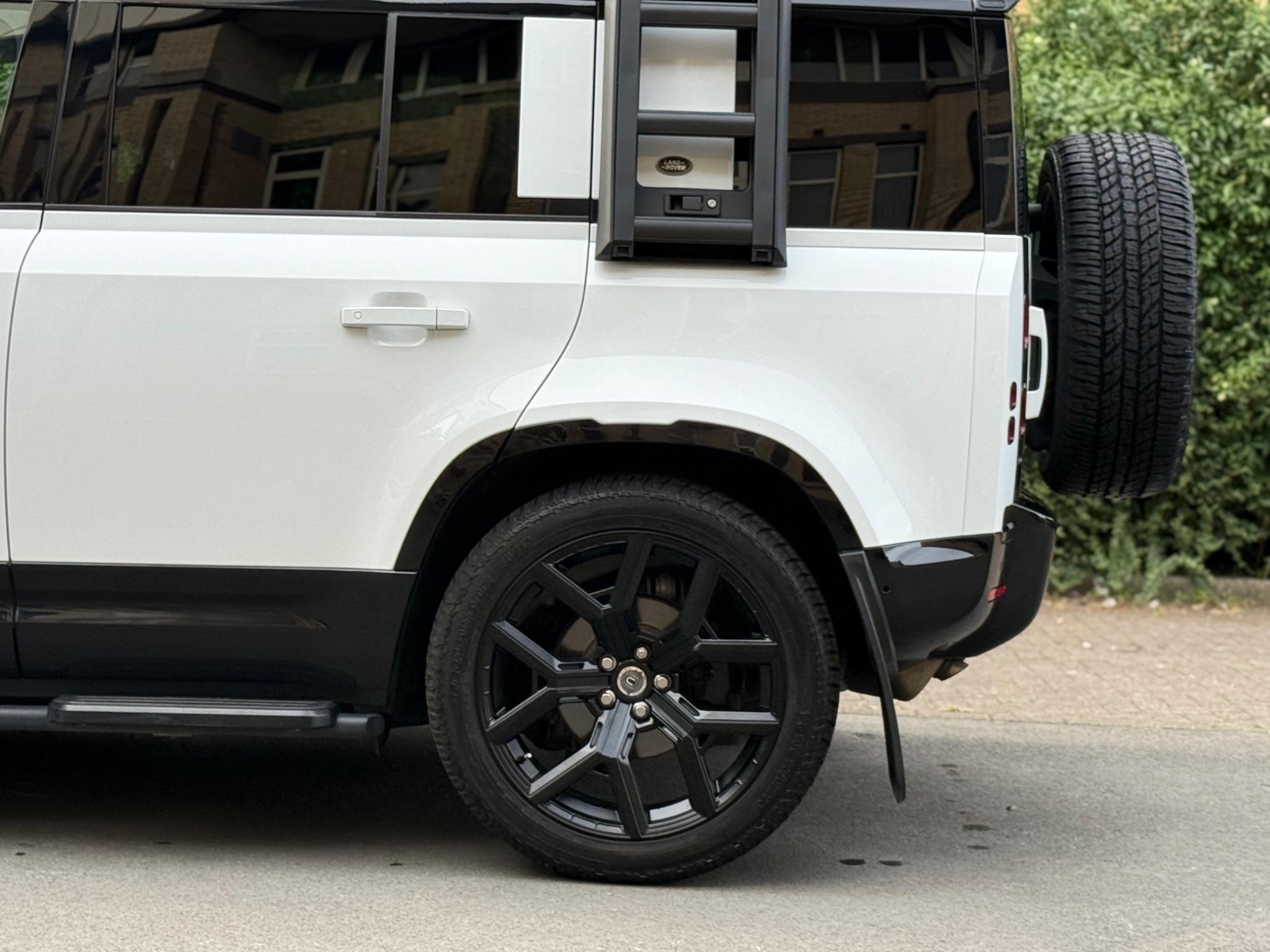 Land Rover Defender 110