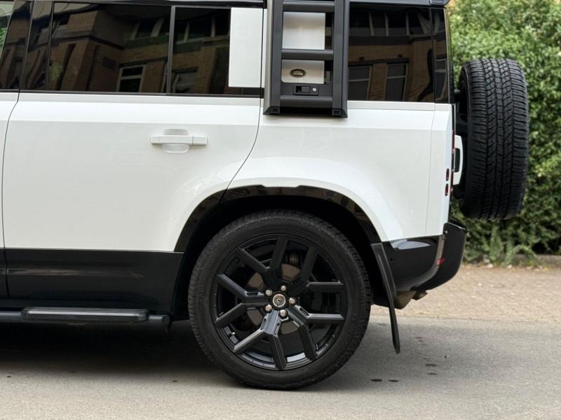Land Rover Defender 110