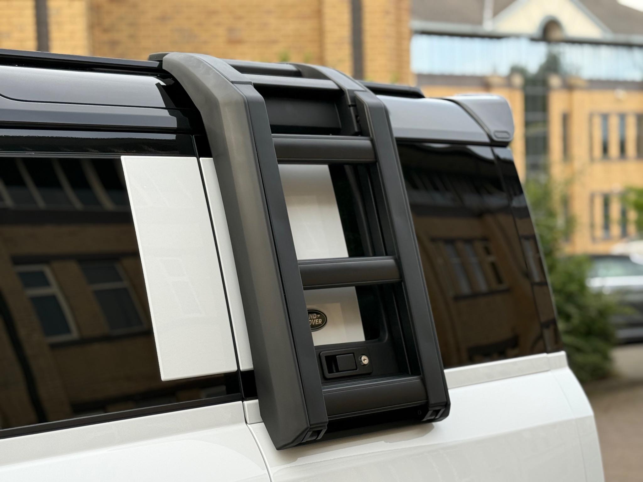 Land Rover Defender 110