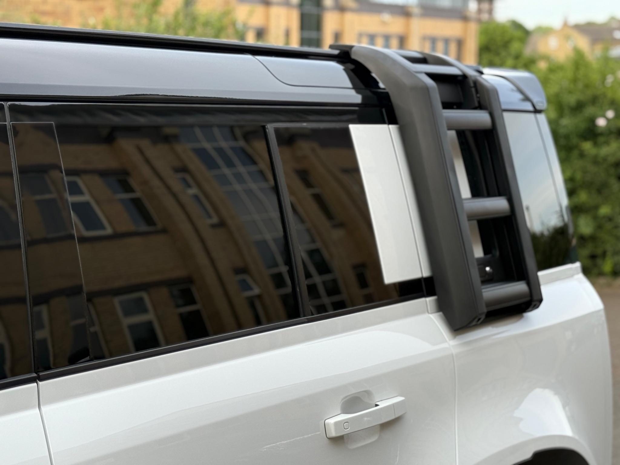 Land Rover Defender 110