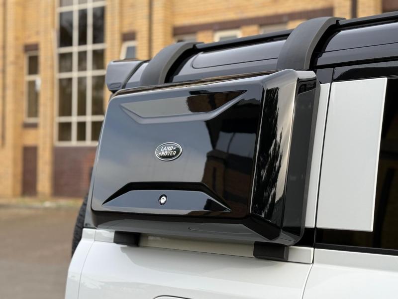 Land Rover Defender 110