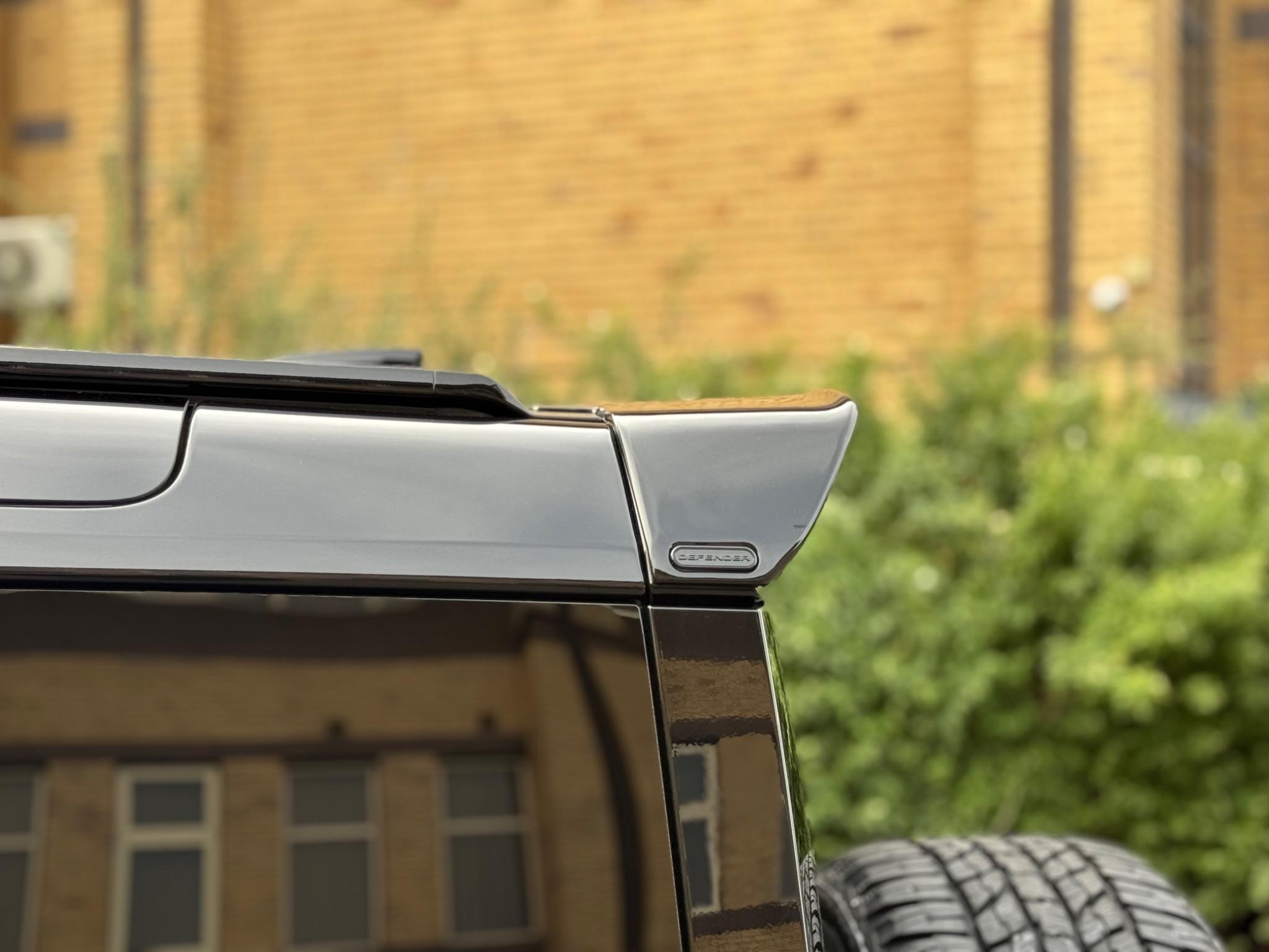 Land Rover Defender 110