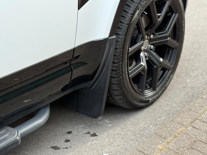 Land Rover Defender 110