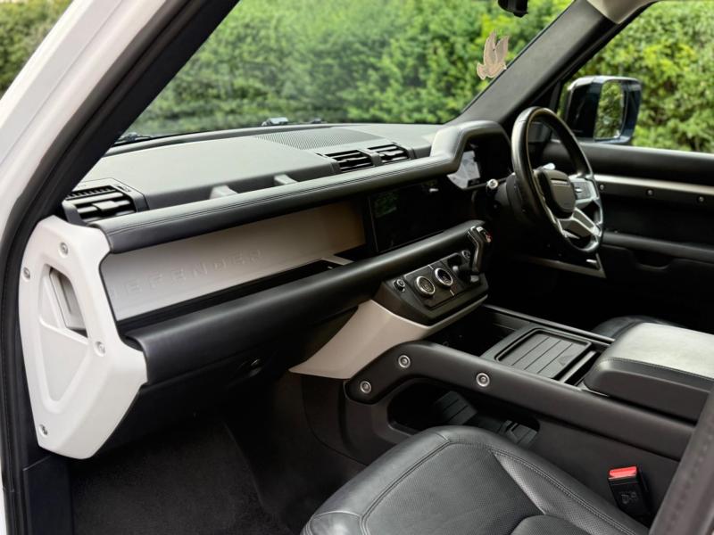 Land Rover Defender 110