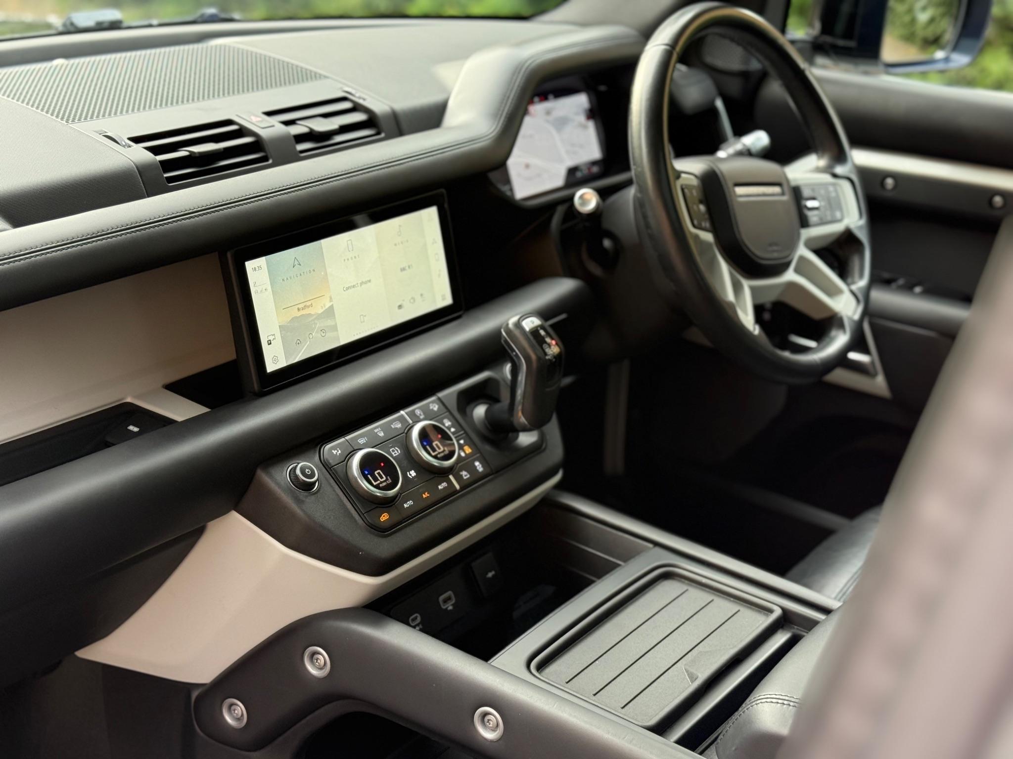 Land Rover Defender 110