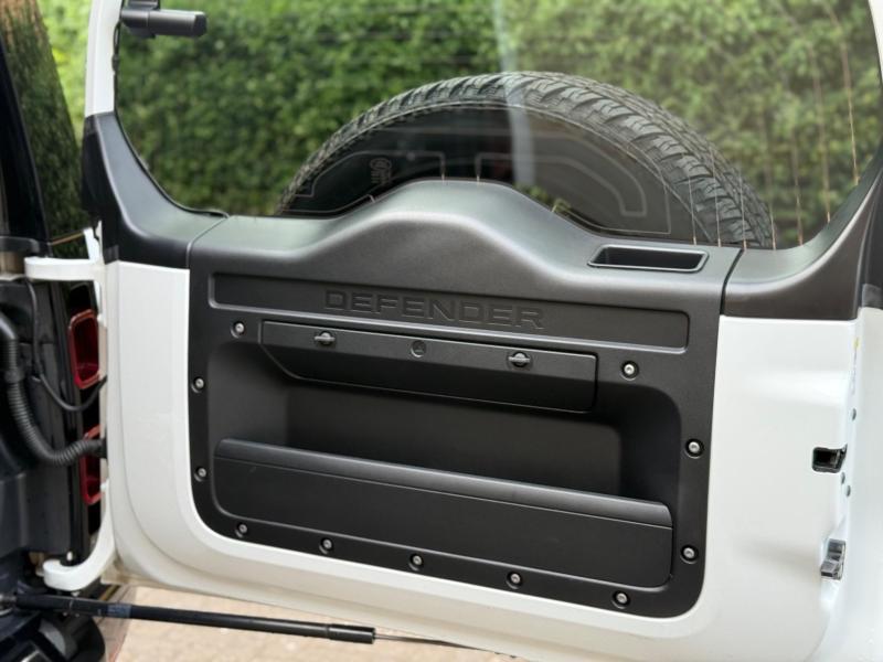 Land Rover Defender 110