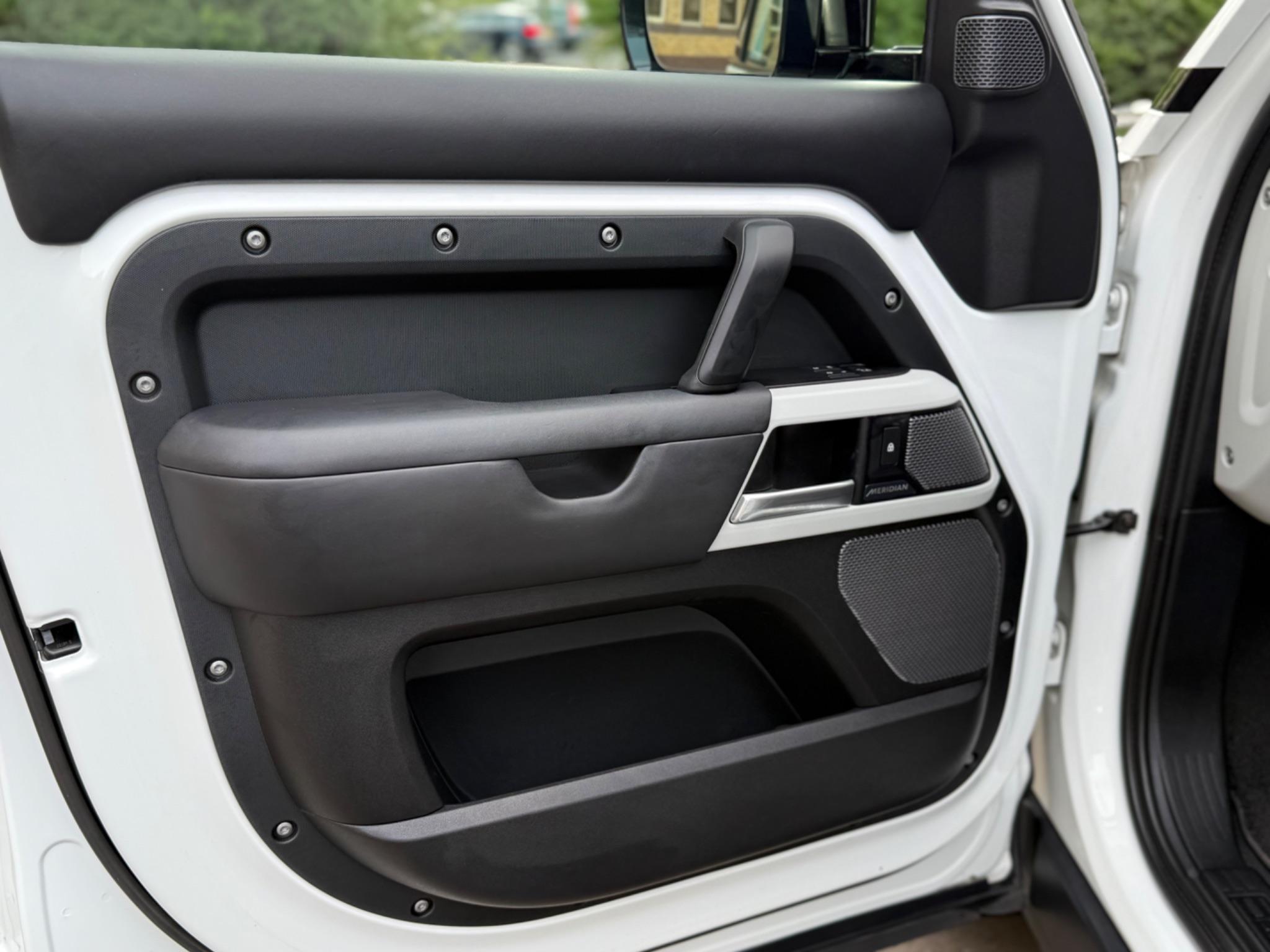 Land Rover Defender 110