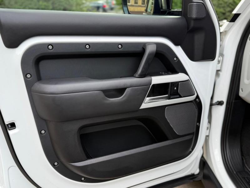 Land Rover Defender 110