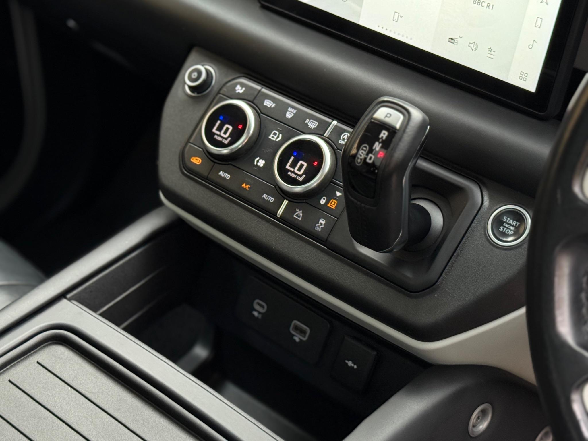 Land Rover Defender 110