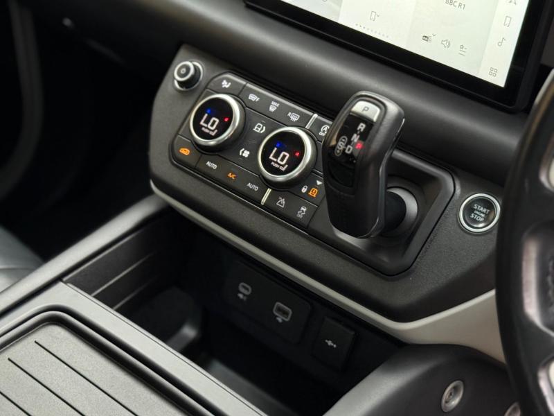 Land Rover Defender 110