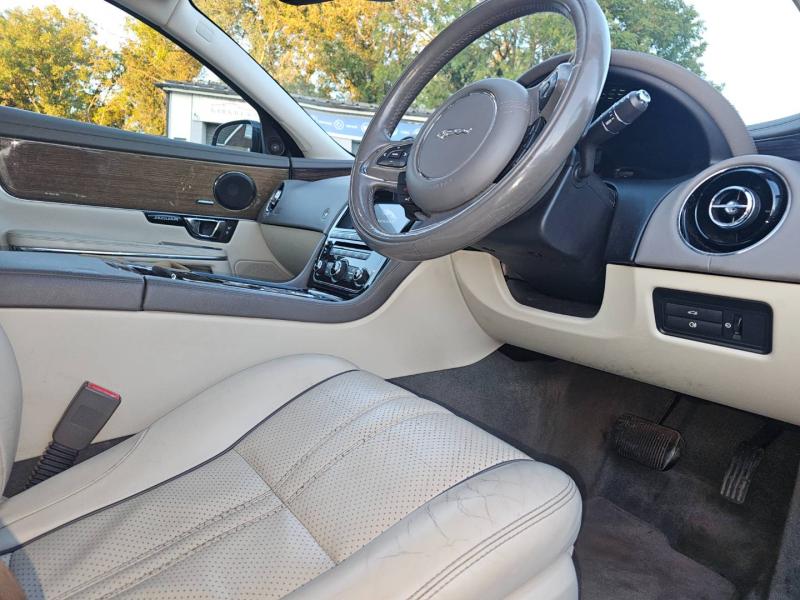 Jaguar Xj