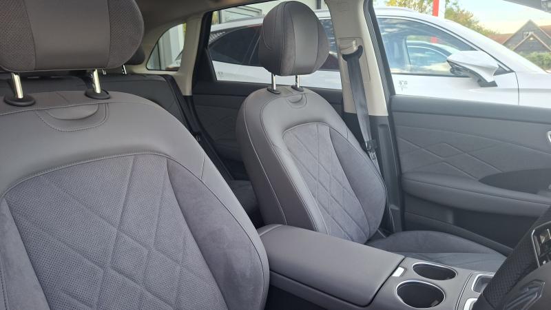 MG Motor UK MGS6