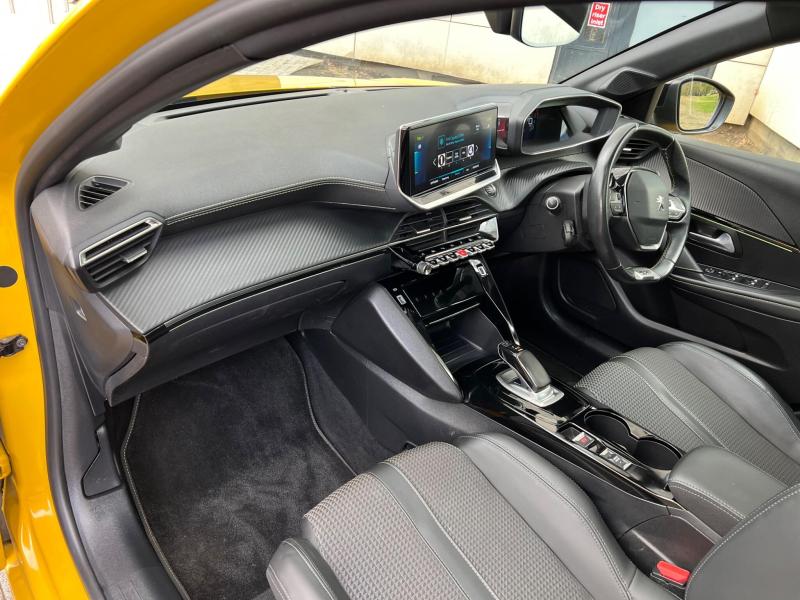 Peugeot e-208