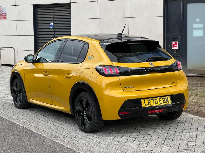 Peugeot e-208