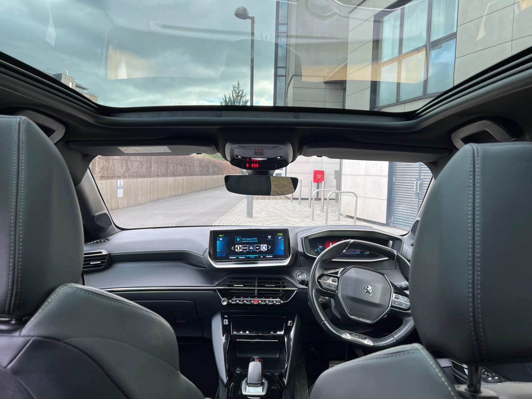 Peugeot e-208