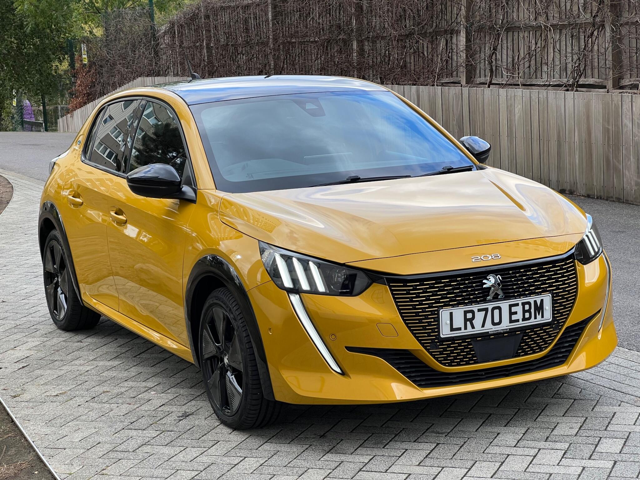 Peugeot e-208