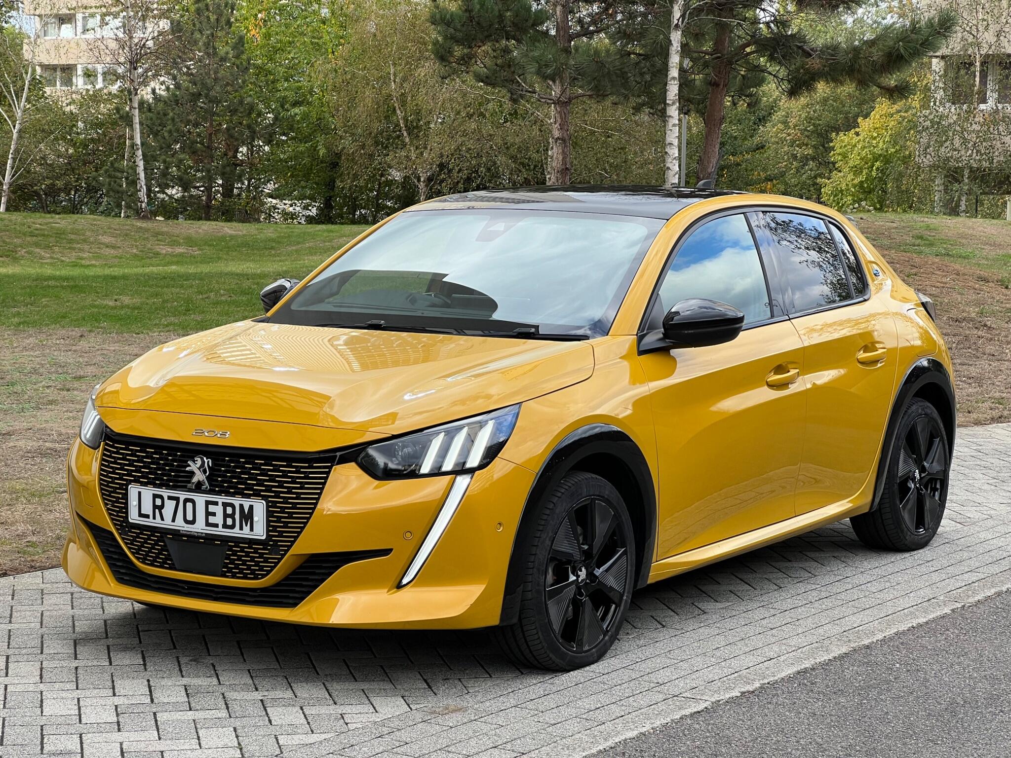Peugeot e-208