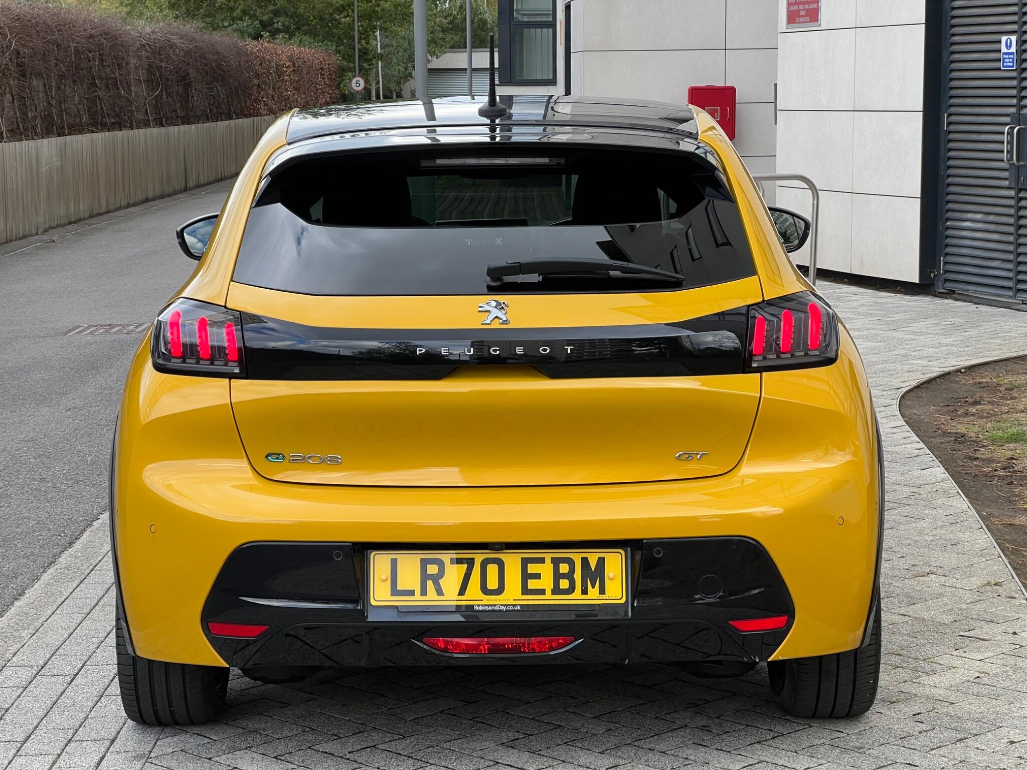 Peugeot e-208