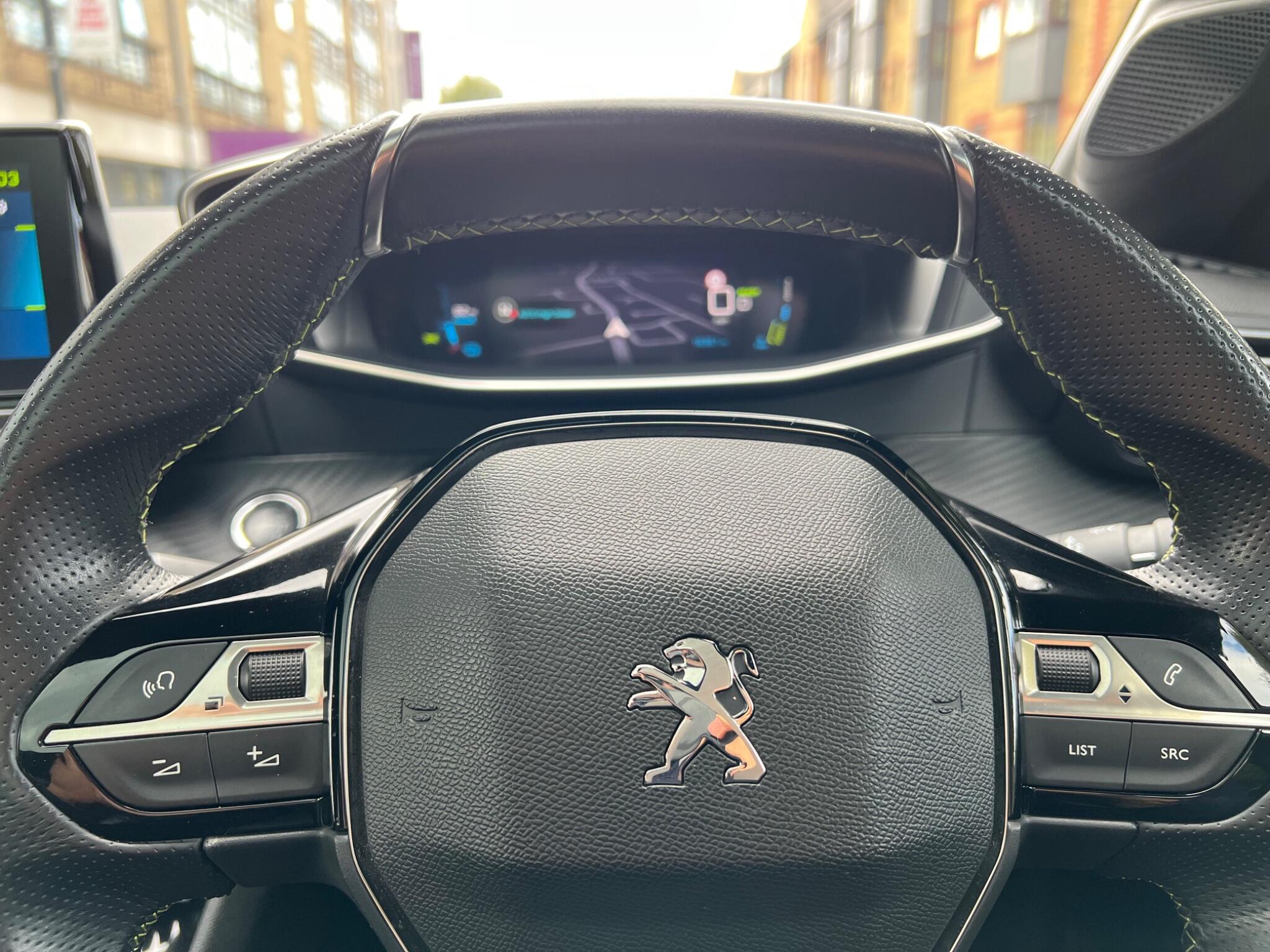 Peugeot e-208