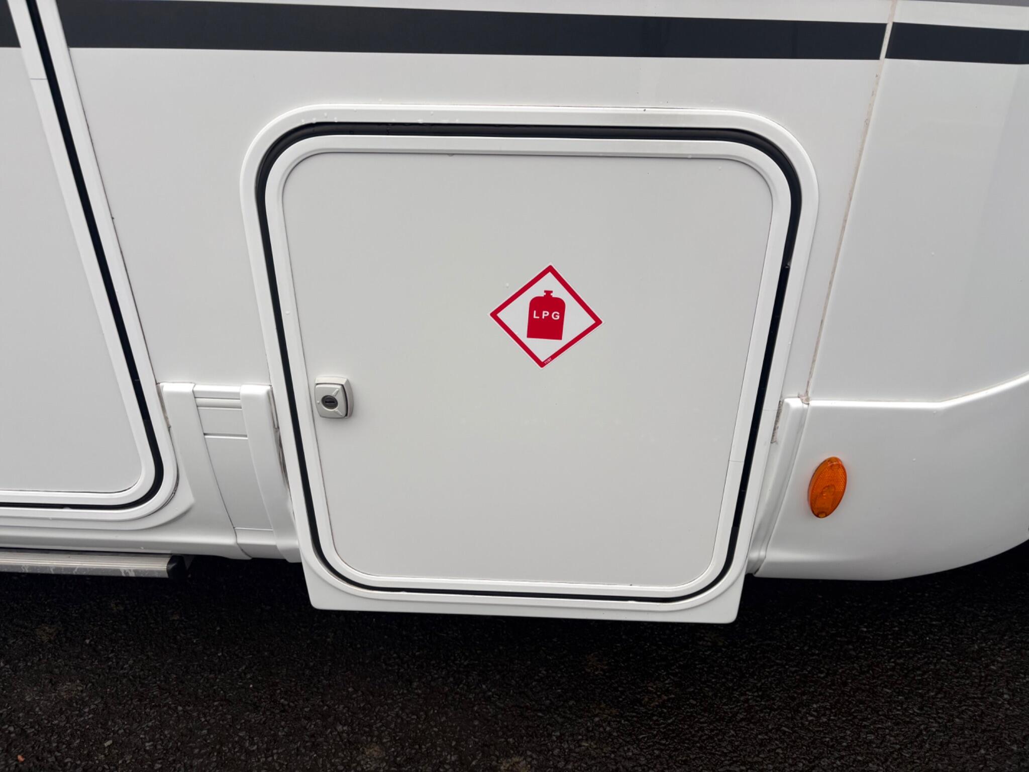Adria Coral XL