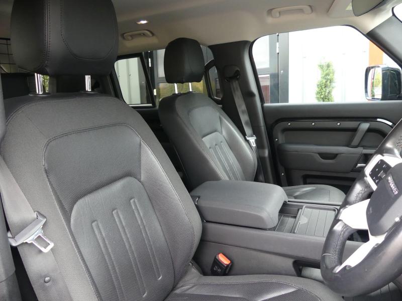 Land Rover Defender 110