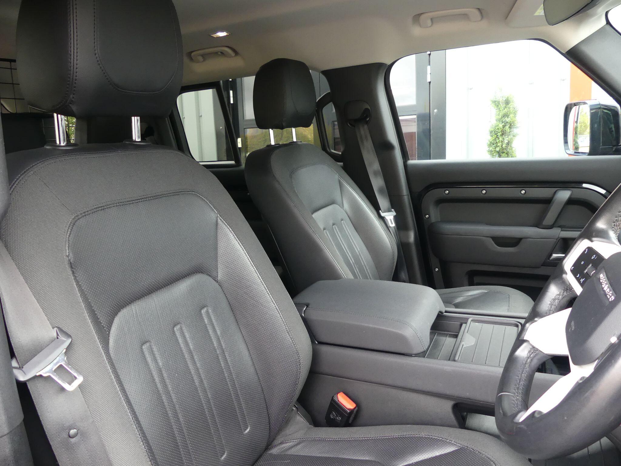 Land Rover Defender 110