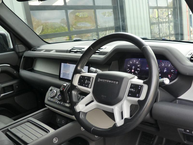 Land Rover Defender 110