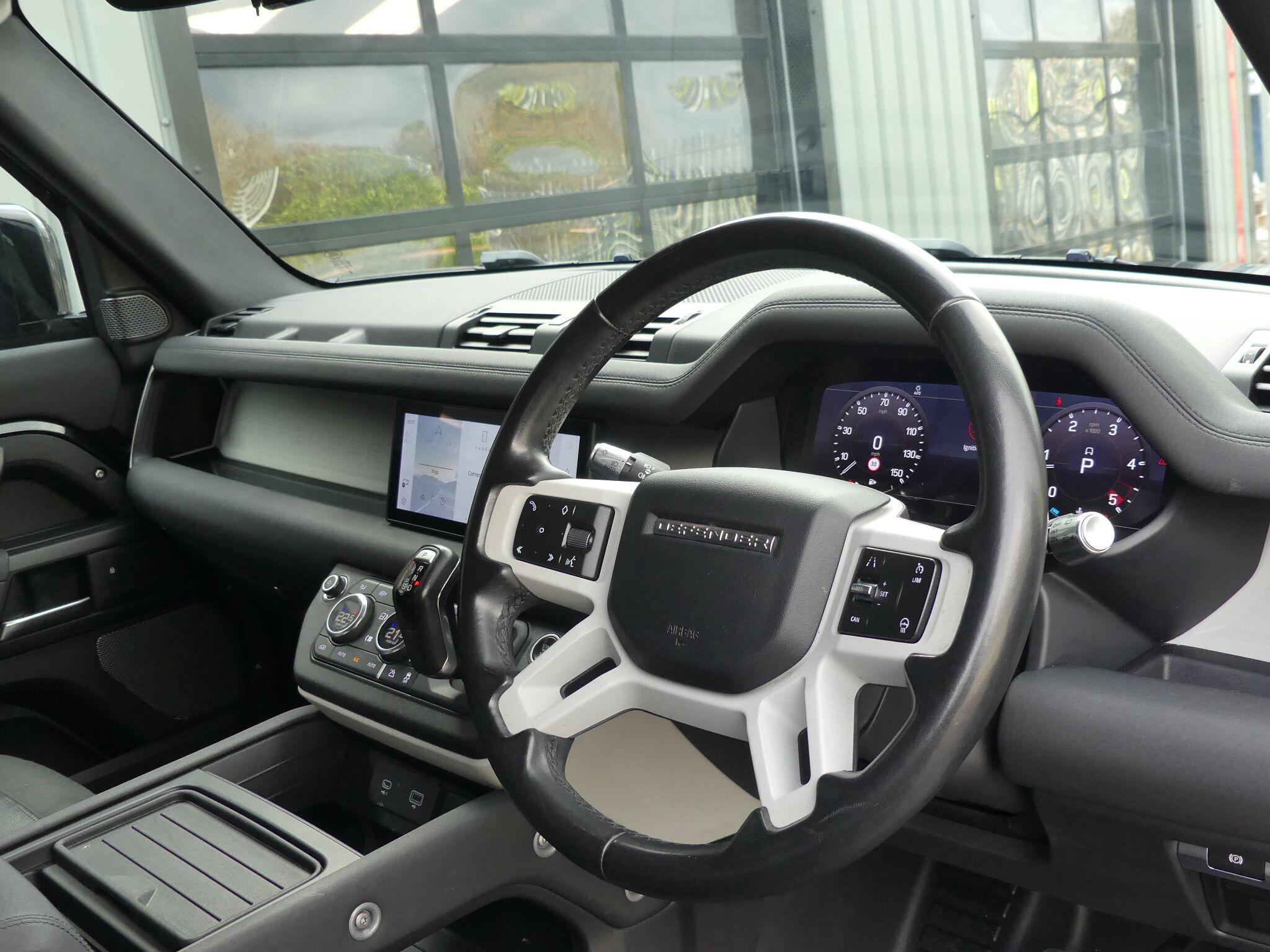Land Rover Defender 110