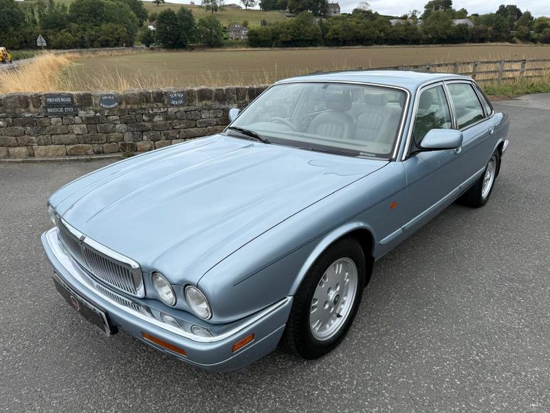 Jaguar Xj