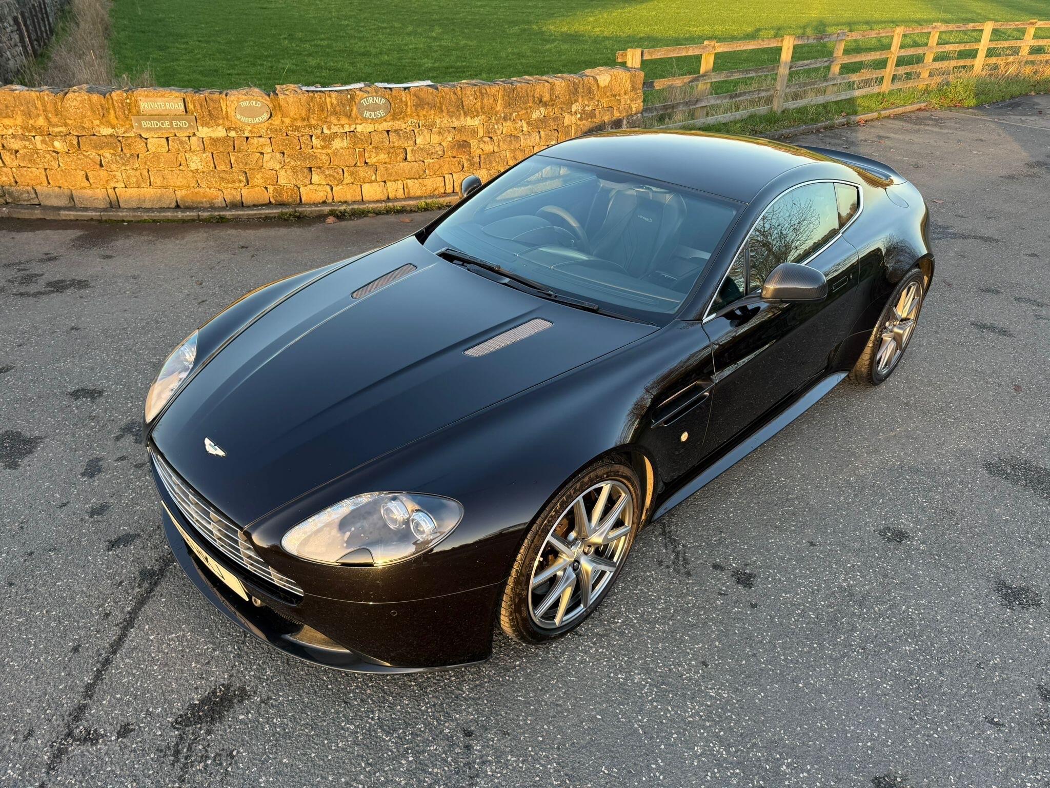 Aston Martin Vantage