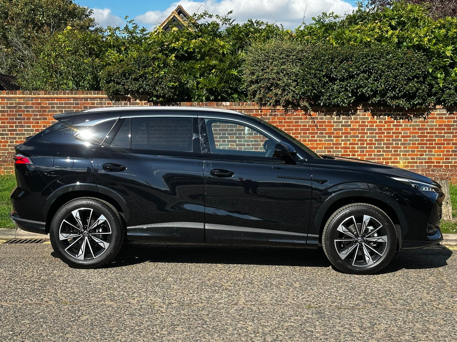MG Motor UK HS