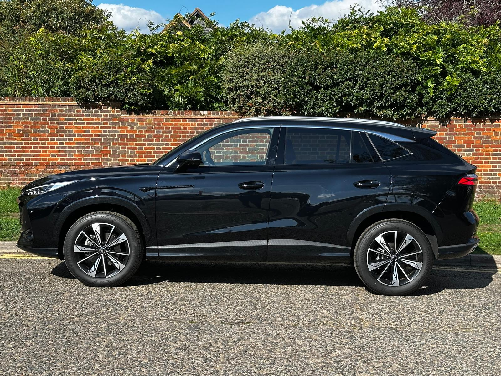 MG Motor UK HS