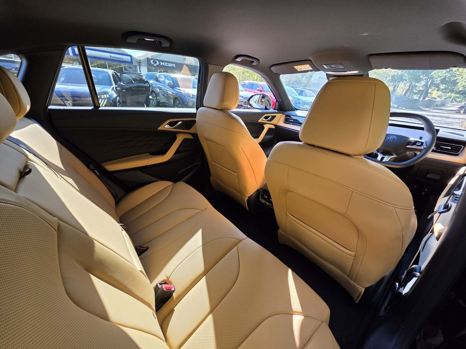 MG Motor UK HS