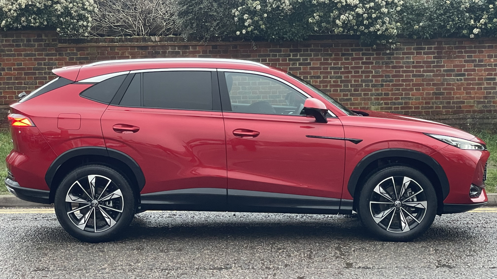MG Motor UK HS