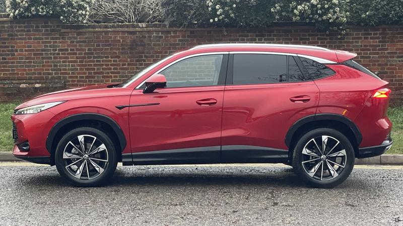 MG Motor UK HS