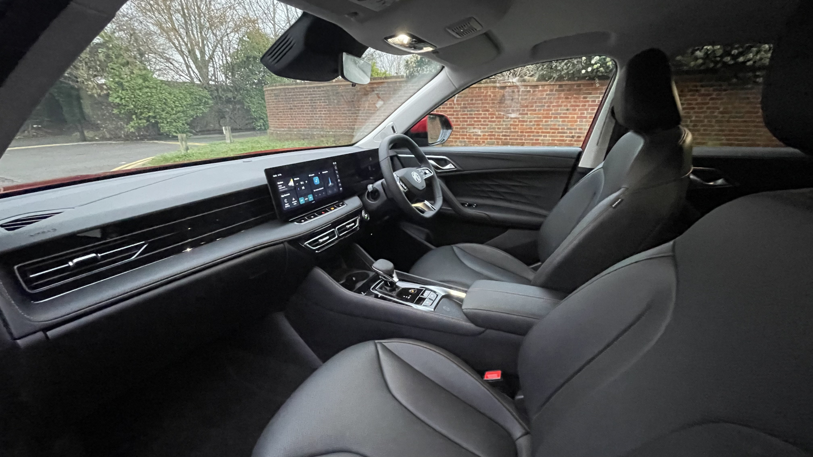 MG Motor UK HS