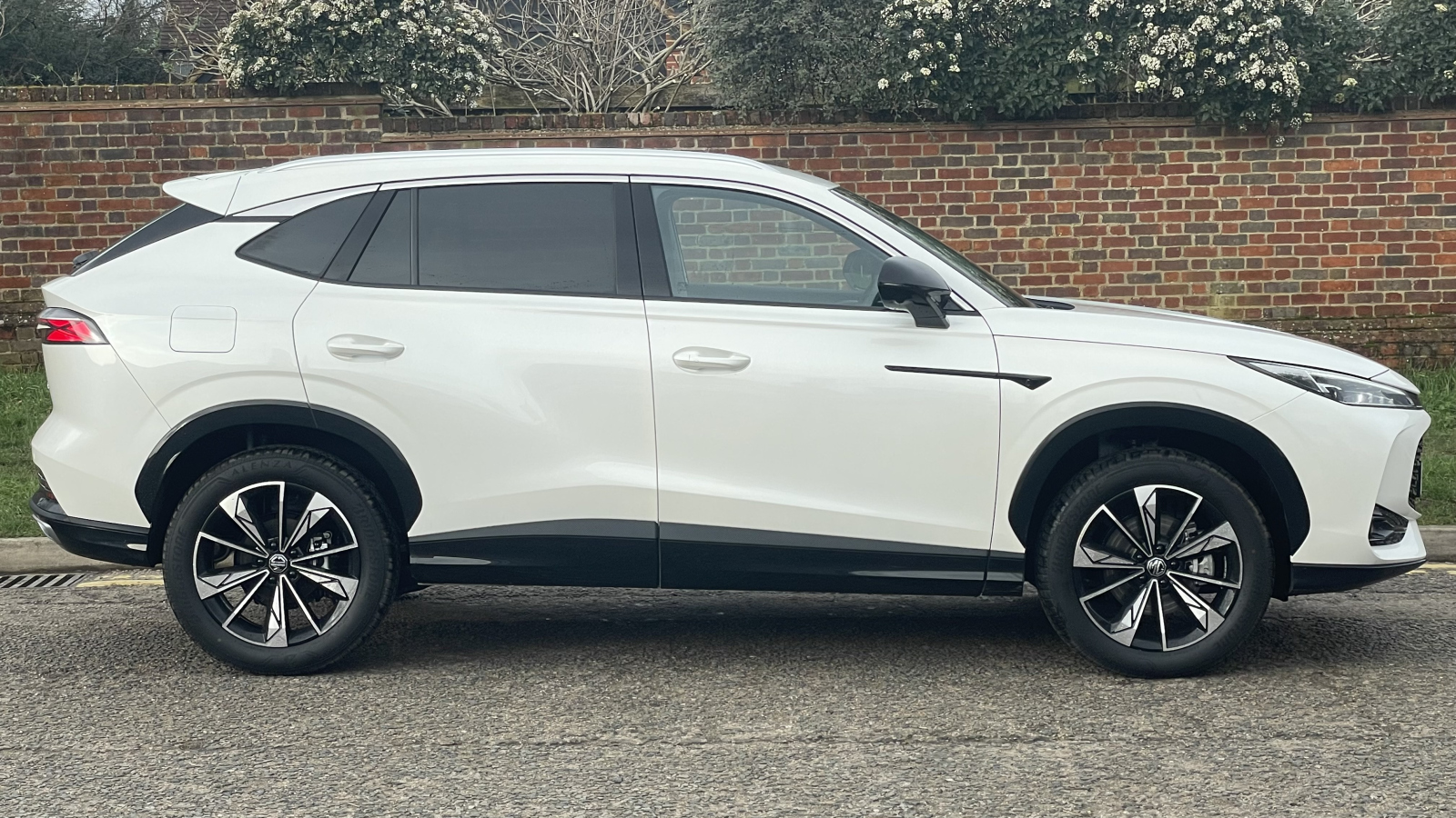 MG Motor UK HS