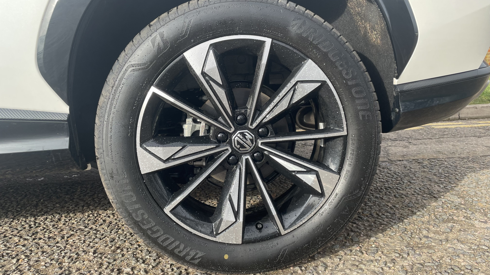 MG Motor UK HS