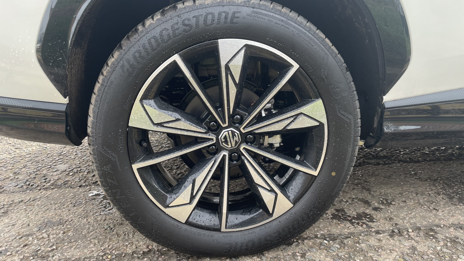 MG Motor UK HS