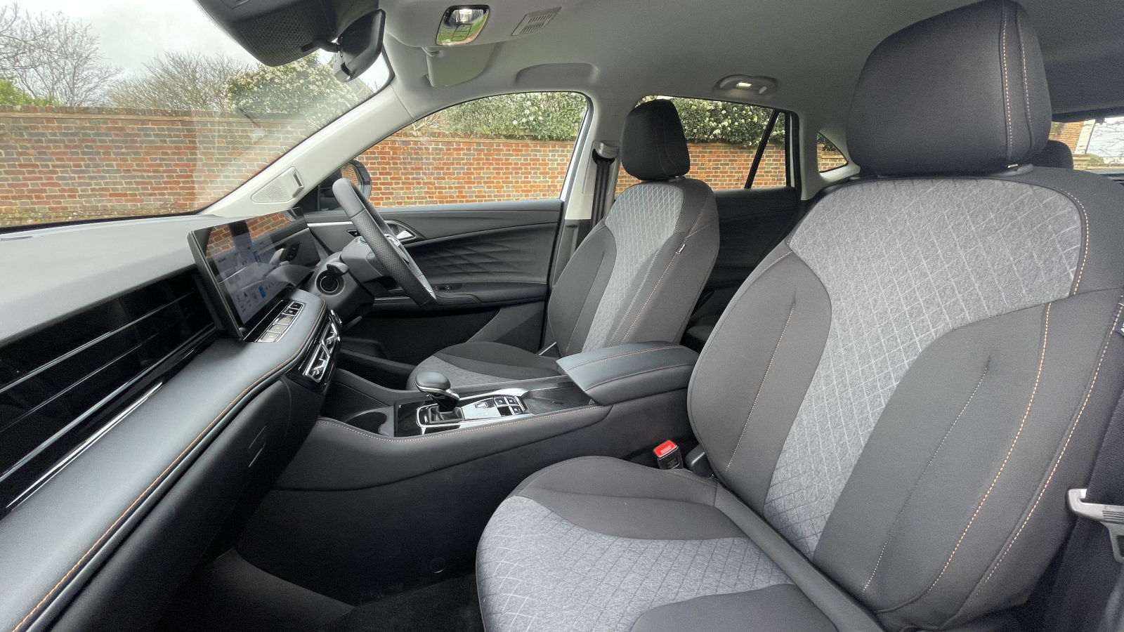 MG Motor UK HS