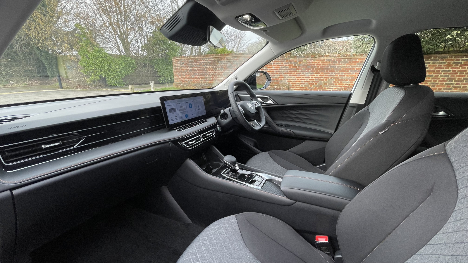 MG Motor UK HS